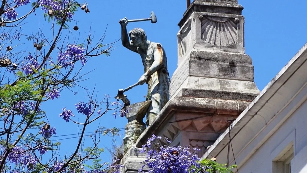 Edificio El Forjador, de Gustave Eiffel y Lorenzo Siegeris