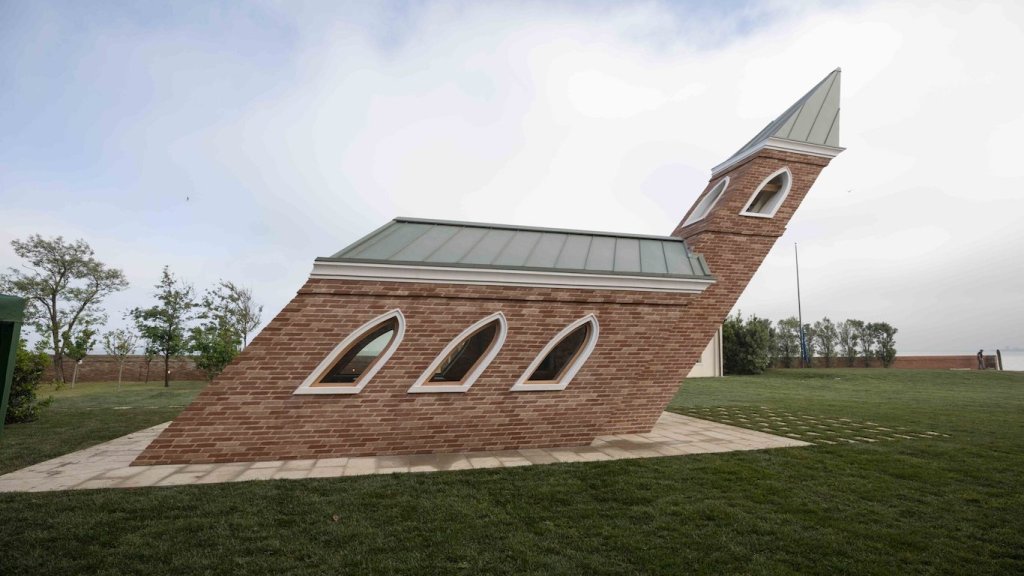 Huff and Puff Chapel (Italia): la capilla que desafía la gravedad